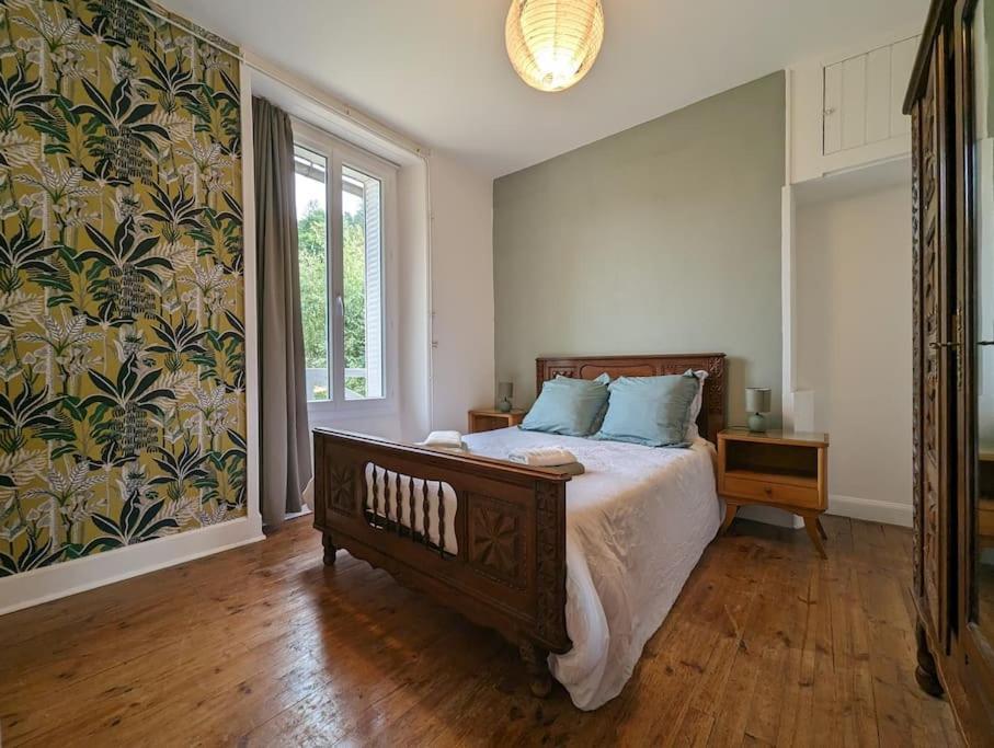 Maison Des Annees 30 - Vic-Sur-Cere - 14 Personnes Εξωτερικό φωτογραφία